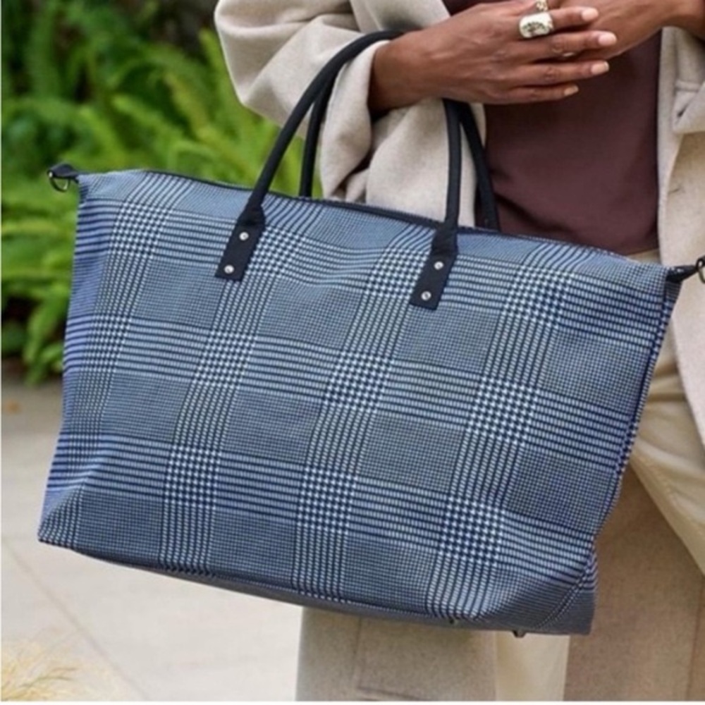 SALE! Lulu Dharma Weekender Tote Overnight Bag-NWT